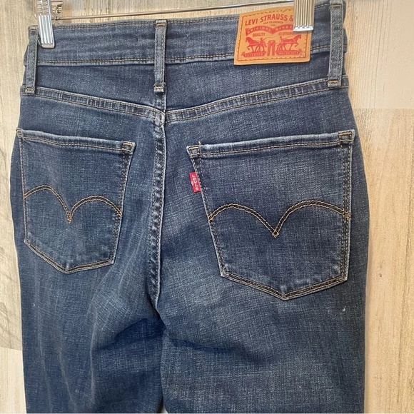 Levis Womens 721 High Rise Skinny Lightly Distressed Jeans- Dark Wash size 26 - Picture 5 of 7